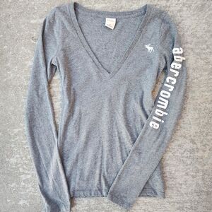 VTG Y2K Abercrombie Gray Sequins‎ Long Sleeve V-Neck, Fits XS/S